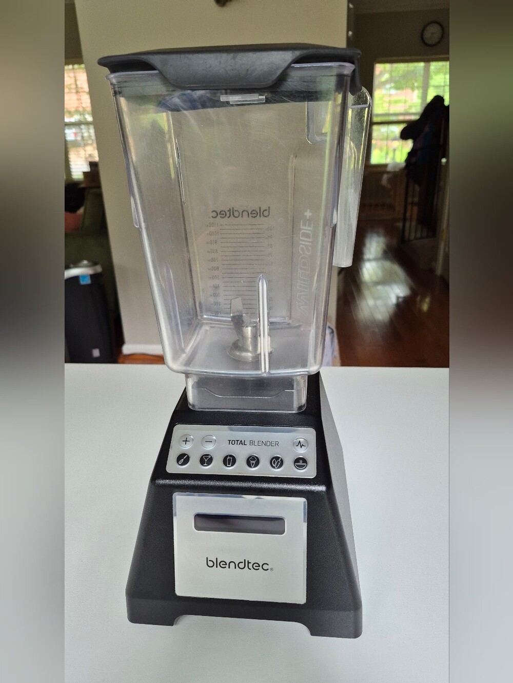 Blendtec ES3 Total Blender - EUC - Picture 2 of 10